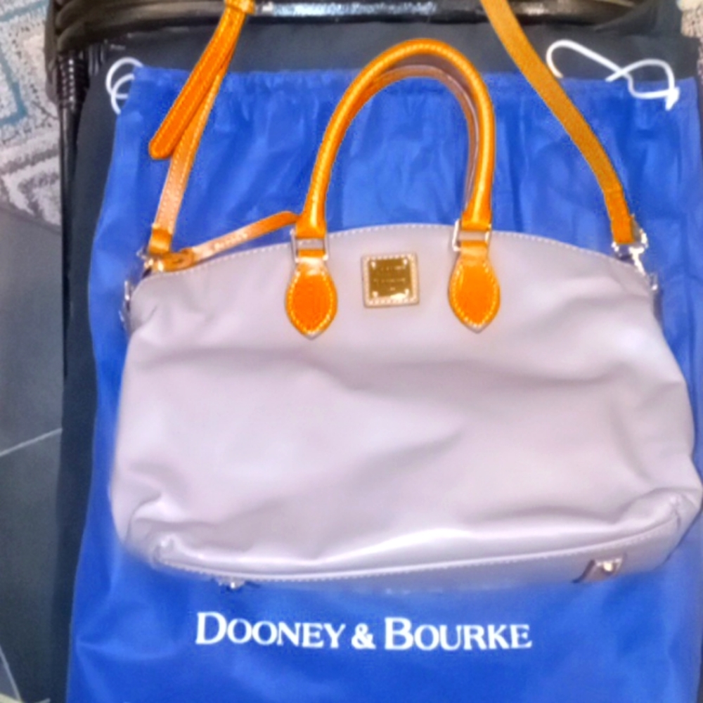 Dooney & Bourke handbag nwot